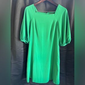 ⬇️PRICE⬇️Banana Republic knee length dress, 3/4 puff sleeves. Emerald Green: S